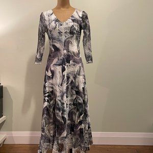 Black/White midi dress - lace sleeve - size medium/large